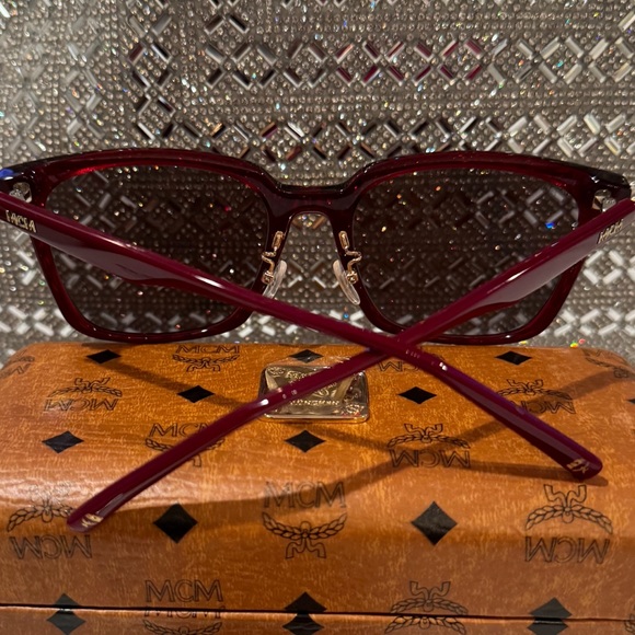 New MCM Sunglasses - Picture 5 of 5